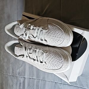 Air Jordan Retro 1 low ns off white